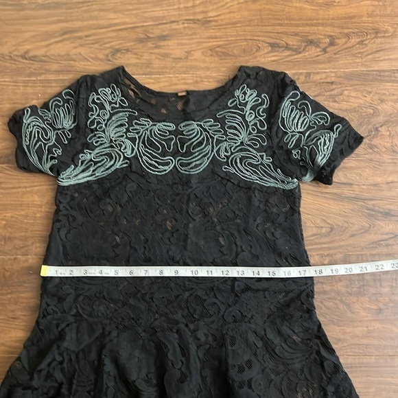 FREE PEOPLE Black Lace Tunic With Embroidery, sz Medium - Picture 11 of 11